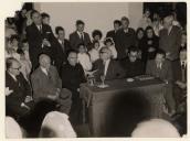Homenagem a Monsenhor António Gonçalves Pedro: homem a discursar.