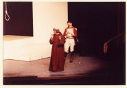 Cena com excertos das peças de teatro "As Guerras de Alecrim e Mangerona" e "O Tanoeiro".