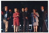 Figuras do concelho no palco das comemorações do 25 de abril.