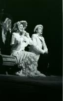 Cena da peça de teatro " Deus os fez, Deus os juntou".