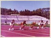 Prova feminina de corrida no Estádio Nacional.