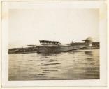 Hidroavião no rio Tejo.