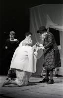 Cena da peça de teatro "Triunfo de Arlequim".