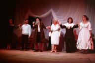 Cena da peça de teatro "Triunfo de Arlequim".