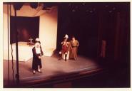 Cena com excertos das peças de teatro "As Guerras de Alecrim e Mangerona" e "O Tanoeiro".