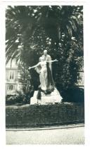 A estátua “Verdade” erigida, em homenagem, ao escritor Eça de Queirós, no Largo Barão de Quintela, no Chiado, Lisboa.