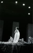 Cena da peça de teatro "Antígona".