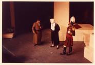 Cena com excertos das peças de teatro "As Guerras de Alecrim e Mangerona" e "O Tanoeiro".