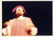 Cena da peça de teatro "O diabinho da mão furada".