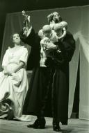 Cena da peça de teatro "Triunfo de Arlequim".
