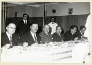 António Correia sentado numa mesa de restaurante com mais 6 indivíduos.