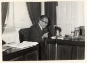 António Correia a discursar na Salão Nobre da Câmara Municipal de Almada.