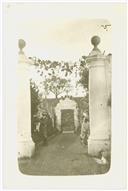 Portão de entrada na Quinta do Pombal, Cova da Piedade. 