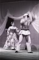 Cena da peça de teatro "Triunfo de Arlequim".