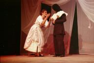 Cena da peça de teatro "Triunfo de Arlequim".