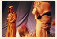 Cena da peça de teatro "O diabinho da mão furada".