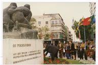 Cerimónia de homenagem no Monumento aos Perseguidos, Praça do MFA.