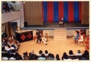 Cena da peça de teatro "O Baile".
