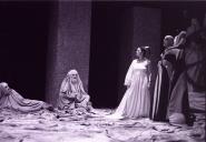 Cena da peça de teatro "Antígona".