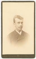 Retrato de João Teotónio Pereira Júnior em jovem adulto. 