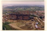 Vista aérea das obras de construção do Hospital Garcia de Orta, Pragal.