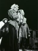 Cena da peça de teatro "Deus os fez, Deus os juntou".