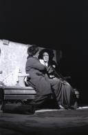 Cena da peça de teatro "Deus os fez, Deus os juntou".