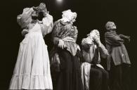 Cena da peça de teatro "Deus os fez, Deus os juntou".