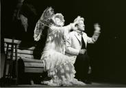 Cena da peça de teatro " Deus os fez, Deus os juntou".