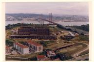Vista aérea das obras de construção do Hospital Garcia de Orta, Pragal.