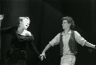 Cena da peça de teatro "Triunfo de Arlequim".