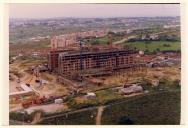 Vista aérea das obras de construção do Hospital Garcia de Orta, Pragal.