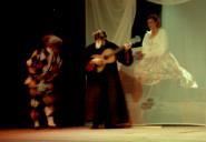 Cena da peça de teatro "Triunfo de Arlequim".