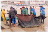 Pescadores, praia na Costa da Caparica.