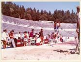 Atleta do Almada Atlético Clube no salto em comprimento no Estádio Nacional.