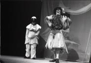 Cena da peça de teatro "Triunfo de Arlequim".