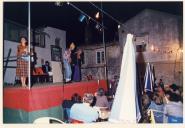 Cena de peça de teatro no pátio Prior do Crato.