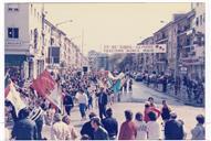 Desfile das coletividades nas comemorações do 25 de Abril em Almada.