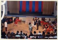 Cena da peça de teatro "O Baile".