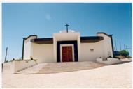 Fachada da igreja da Sagrada Família de Vila Nova de Caparica.