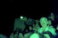 Público na peça de teatro "Triunfo de Arlequim".