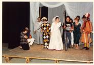 Cena da peça de teatro "O Triunfo de Arlequim".