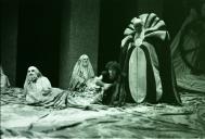 Cena da peça de teatro "Antígona".