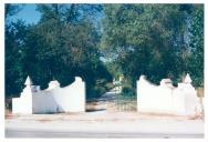 Portão de entrada da Quinta de Cima, Charneca de Caparica.