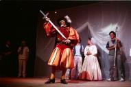 Cena da peça de teatro "Triunfo de Arlequim".