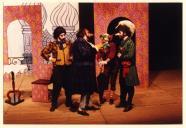 Cena da peça de teatro "O Casamento".