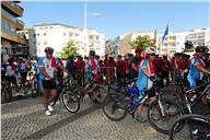Desfile das coletividades do concelho nas celebrações do 25 de abril.
