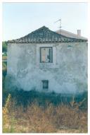 Fachada lateral de casa rural antiga, Barriga, Charneca de Caparica.