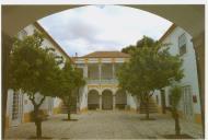 Casa da Cerca: Centro de Arte contemporânea de Almada.