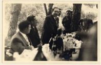 António Correia a discursar num piquenique em pinhal.